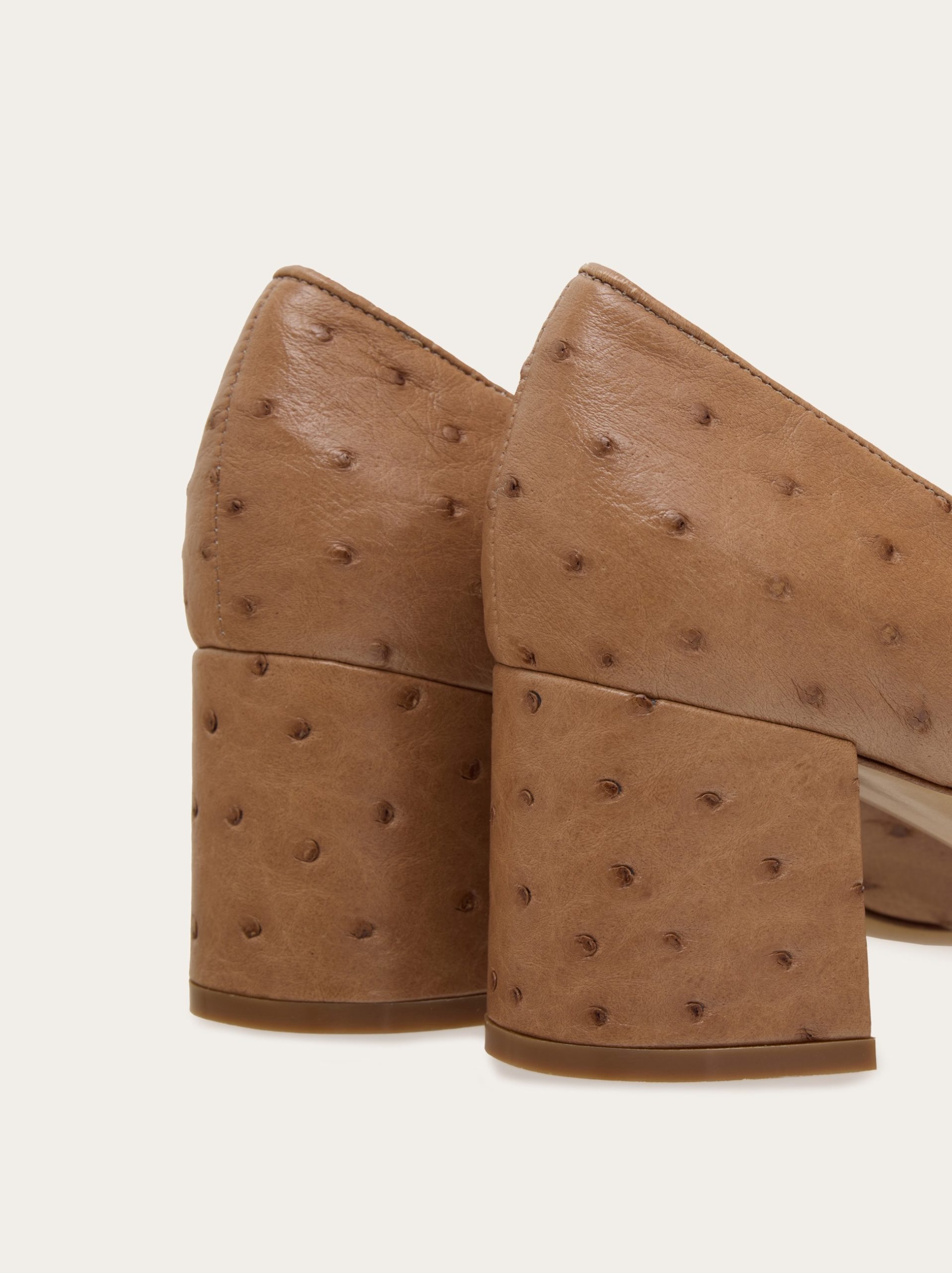 Ferragamo Gancini ornament pump - Image 3